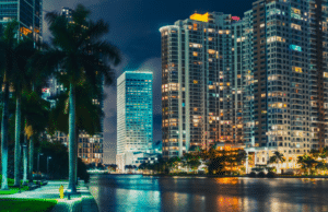 La inversión inmobiliaria para principiantes, el mercado inmobiliario en Miami, los fondos inmobiliarios, el subarrendamiento de propiedades, el análisis de riesgos inmobiliarios, las estrategias de inversión inmobiliaria, las propiedades sostenibles en Miami, las inversiones en logística inmobiliaria, el asesoramiento en bienes raíces y las oportunidades de inversión en Miami son términos clave que todo principiante debe conocer para tener éxito en el ámbito de la inversión inmobiliaria.